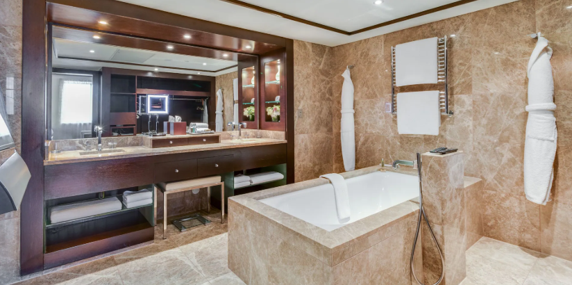 DIPLOMATIC SUITE