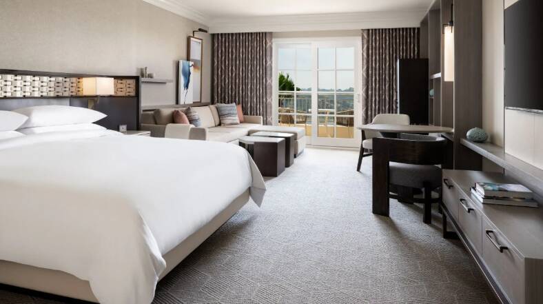 KING FIRESIDE TERRACE WITH COURTYARD VIEW