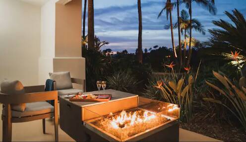 KING FIRESIDE TERRACE WITH COURTYARD VIEW