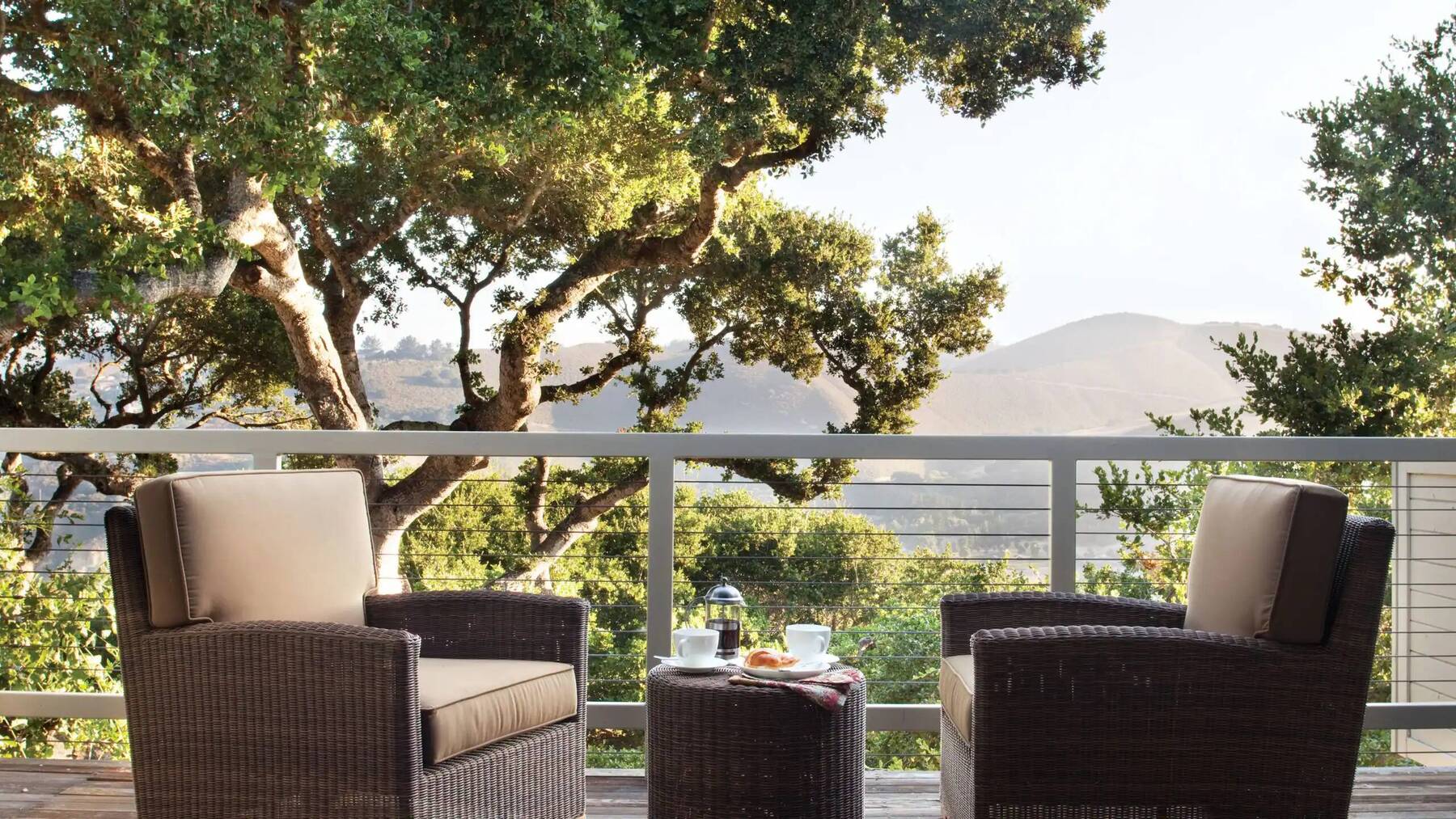 HILLTOP RANCH SUITE WITH KING BED ACCESSIBLE SHOWER AND OUTDOOR TUB