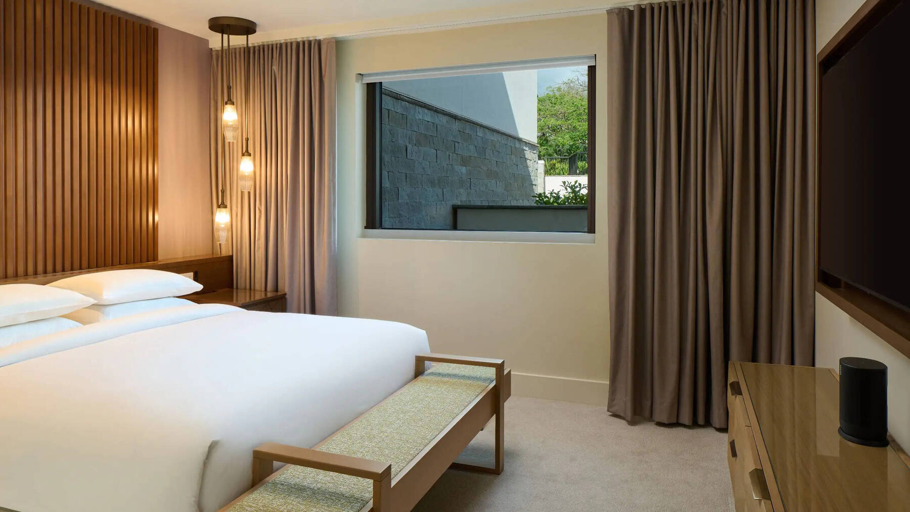 Three Bedroom Ilikai Villa – Two Kings One Queen  Bunk Bed Ocean View