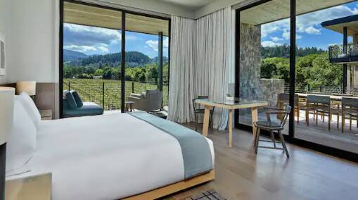 KING BED VINEYARD POOL VIEW BALCONY