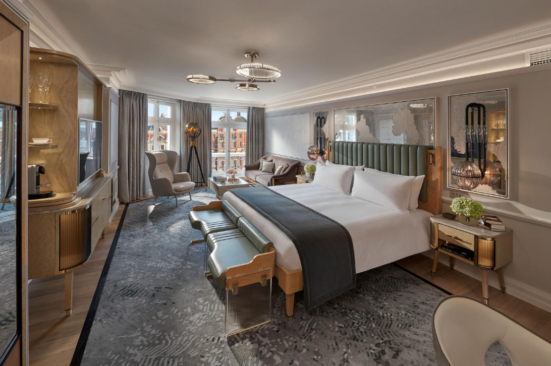 KNIGHTSBRIDGE FAMILY ROOM