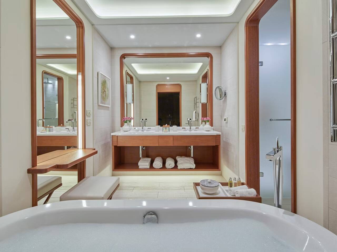 King Premium Partial Sea View 