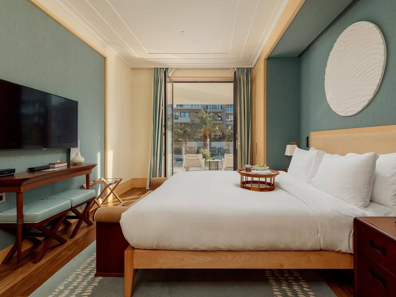  King Classic Pool View Balcony