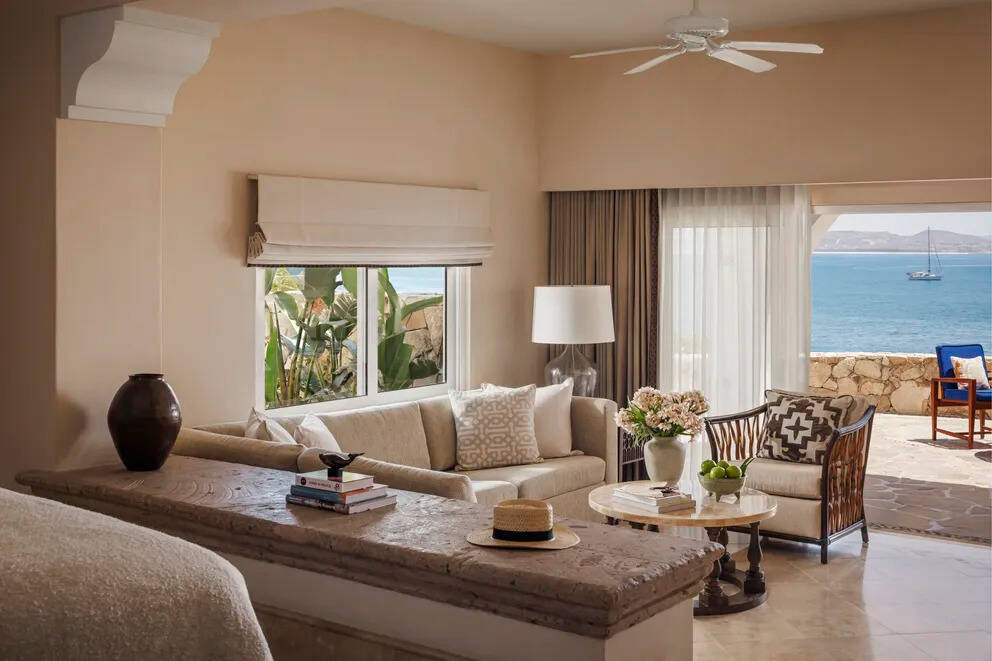 Palmilla Room King Bed - Oceanfront with Plunge Pool