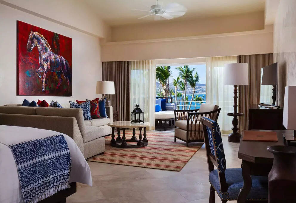 Palmilla Room King Bed - Oceanfront with Plunge Pool