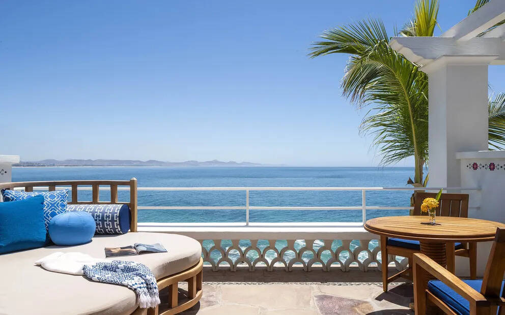 Palmilla Room Queen Bed - Oceanfront with Plunge Pool