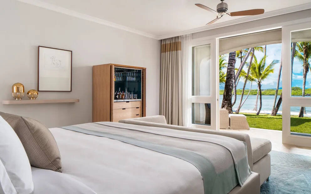 Lagoon Balcony Queen Room