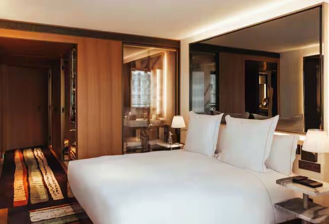 FAMILY CONNECTING TWO ROOMS