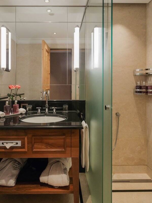 SINGLE SUPERIOR VILLAGE SIDE