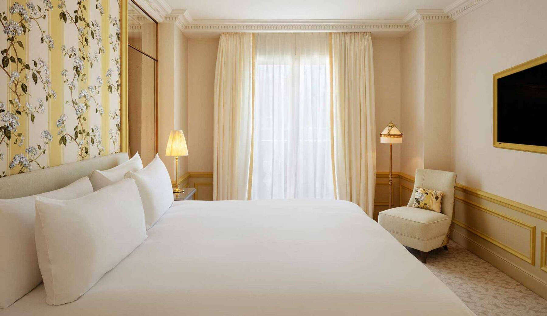 Deluxe Premium Suite 