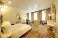 GRAND CANAL SUITE "FOUR LIGHT WINDOW"
