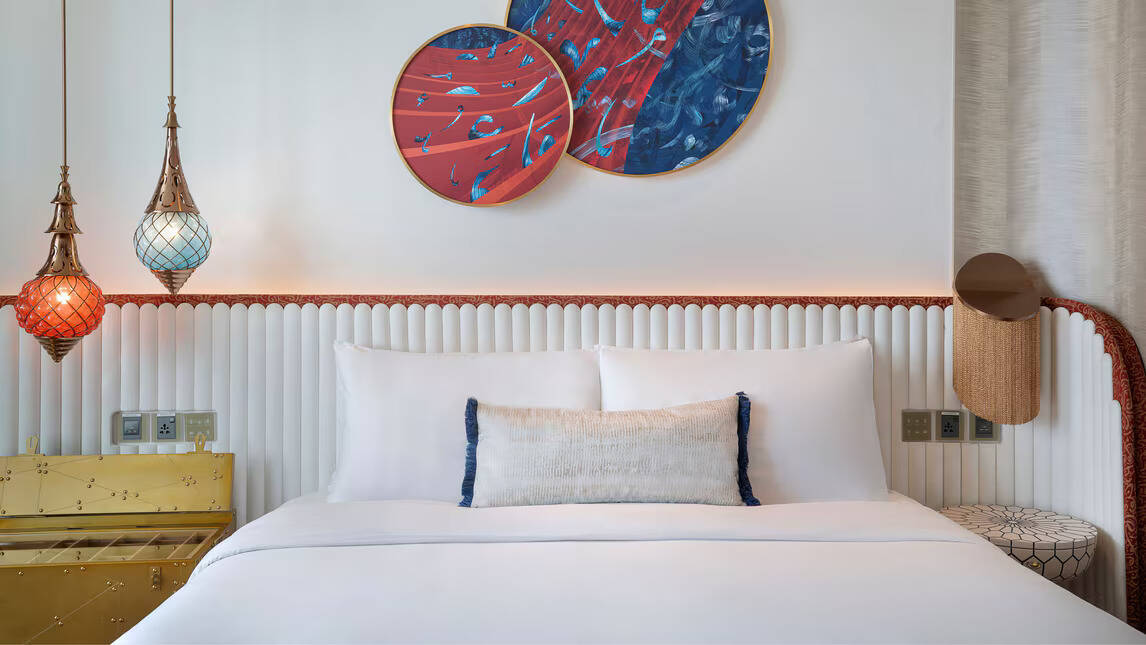 DELUXE KING HARBOR VIEW BALCONY