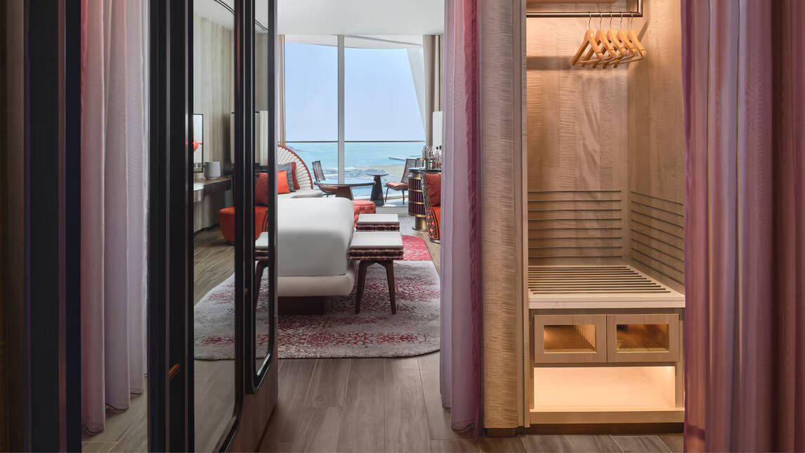 DELUXE KING HARBOR VIEW BALCONY