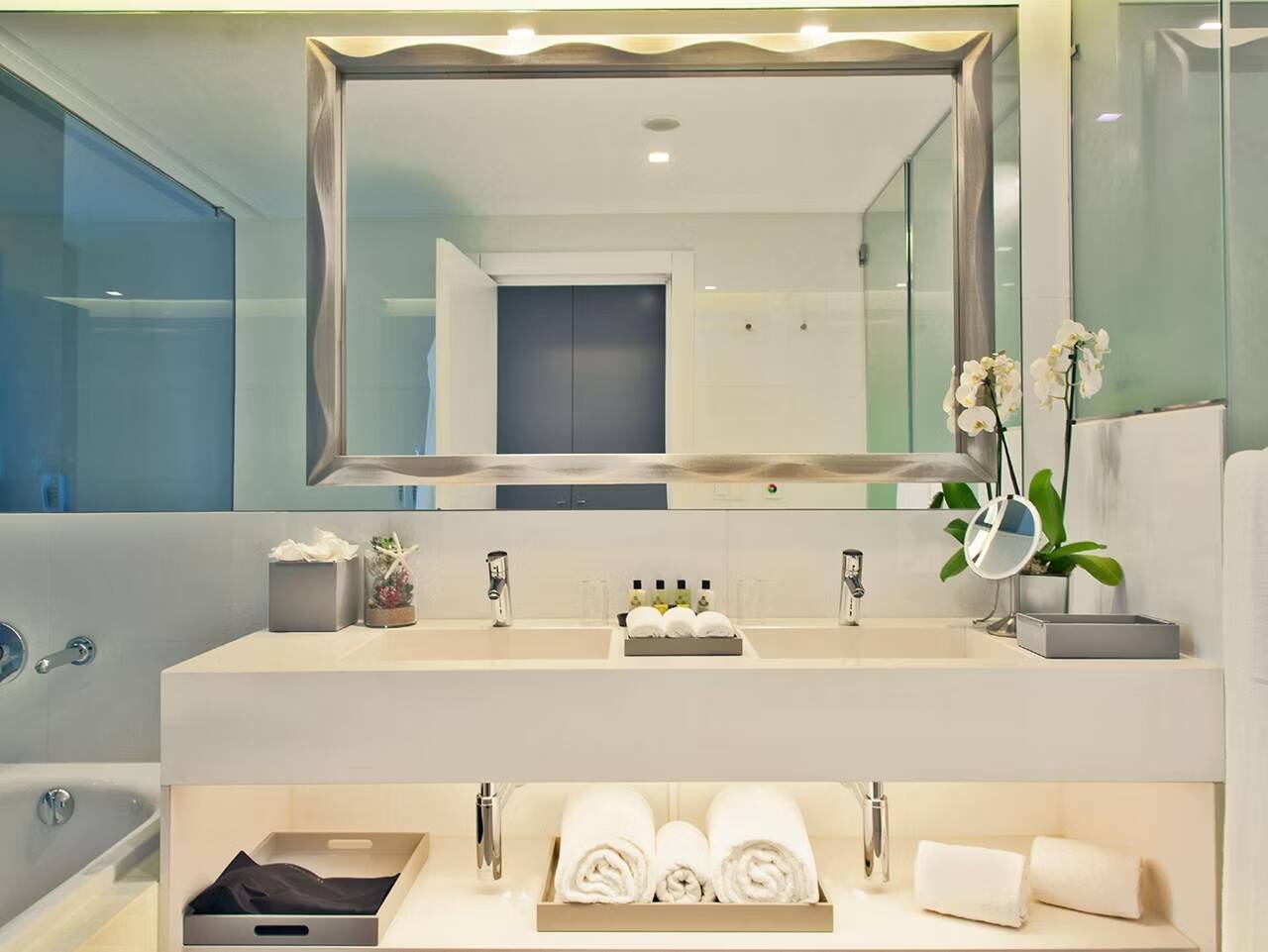  King Junior Suite Garden View