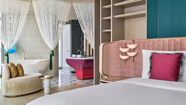 PENTHOUSE TWO BEDROOM SUITE SEA VIEW BALCONY