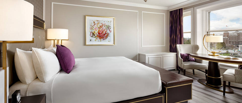 FAIRMONT GOLD ONE BEDROOM HARBOUR VIEW SUITE KING