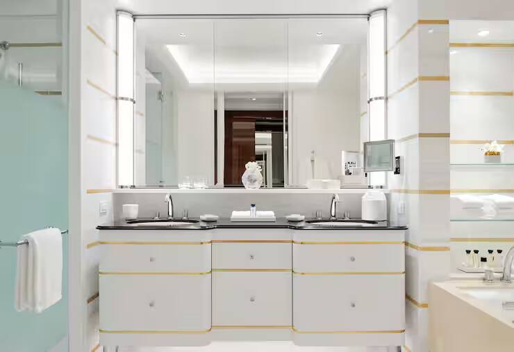 Deluxe King Room - Hearing Accessible