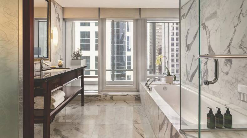 KING BED JUNIOR SUITE WITH BALCONY