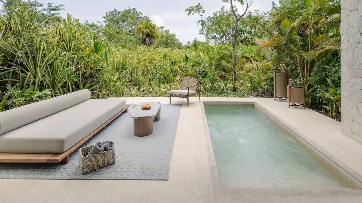 LAGOON AREA SUITE WITH PLUNGE POOL