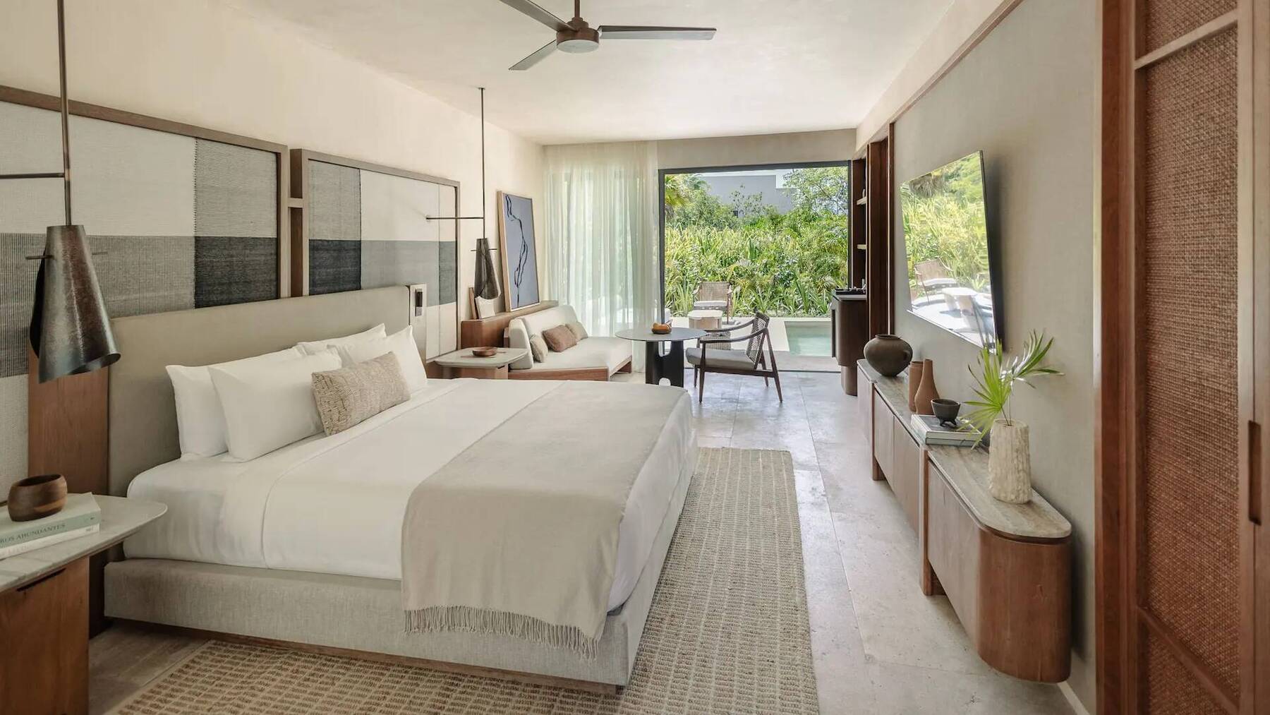 BEACH FRONT SIGNATURE STUDIO WITH PLUNGE POOL