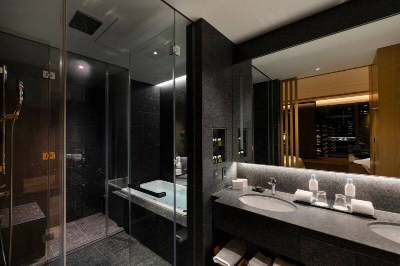 HERITAGE SUITE TWIN SMOKING WITH BALCONY