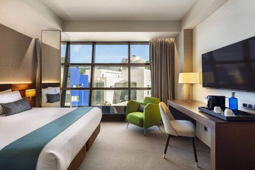 Smart Guggenheim View Room