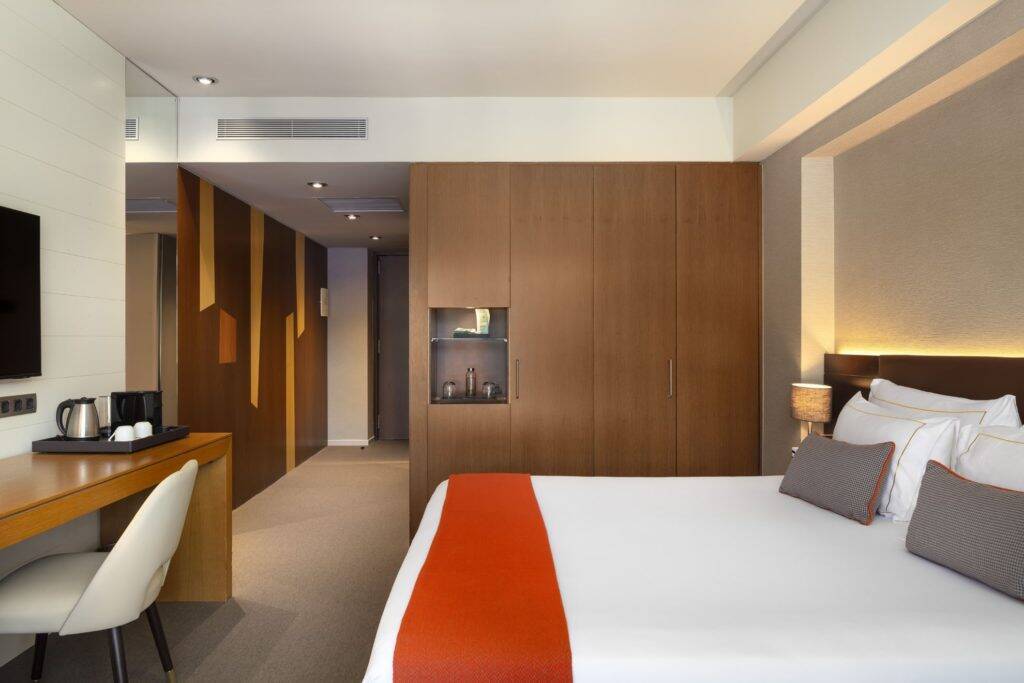 Deluxe Guggenheim View Room