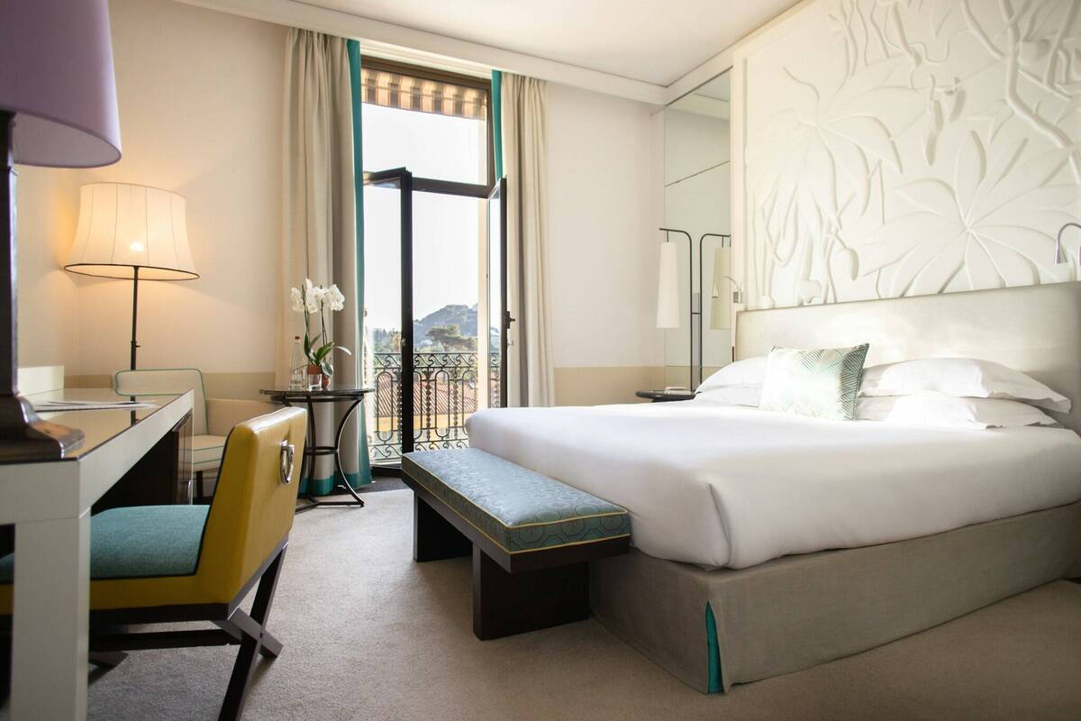 Superior Sea and Garden View room with balcony