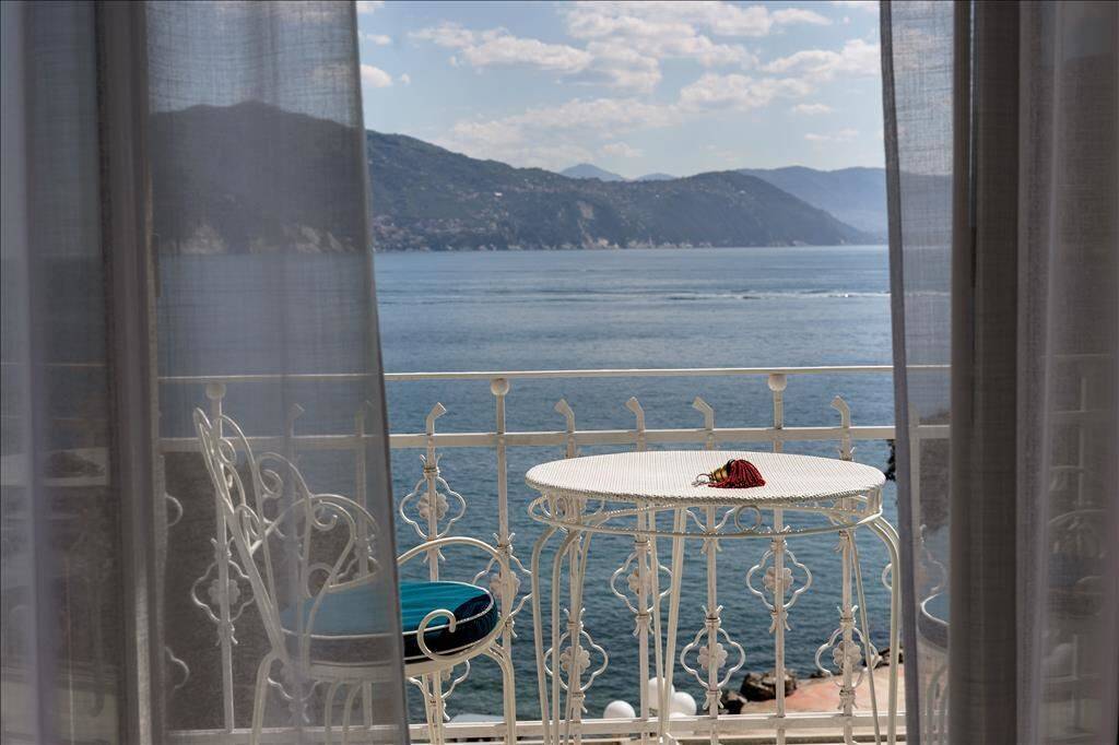 Deluxe Room Sea View with Balcony 