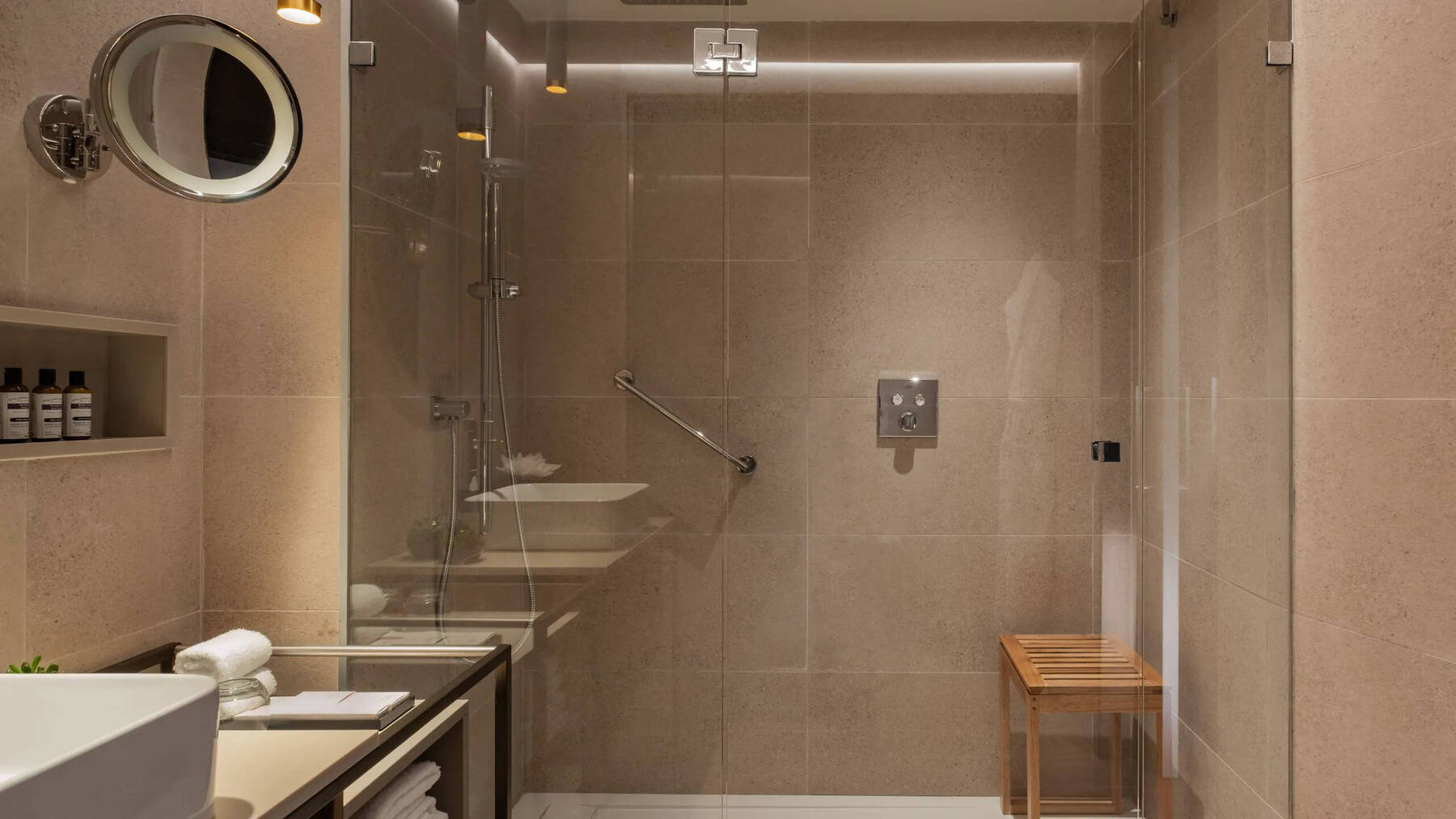 Two Twin Beds Pjazza View Room with Balcony