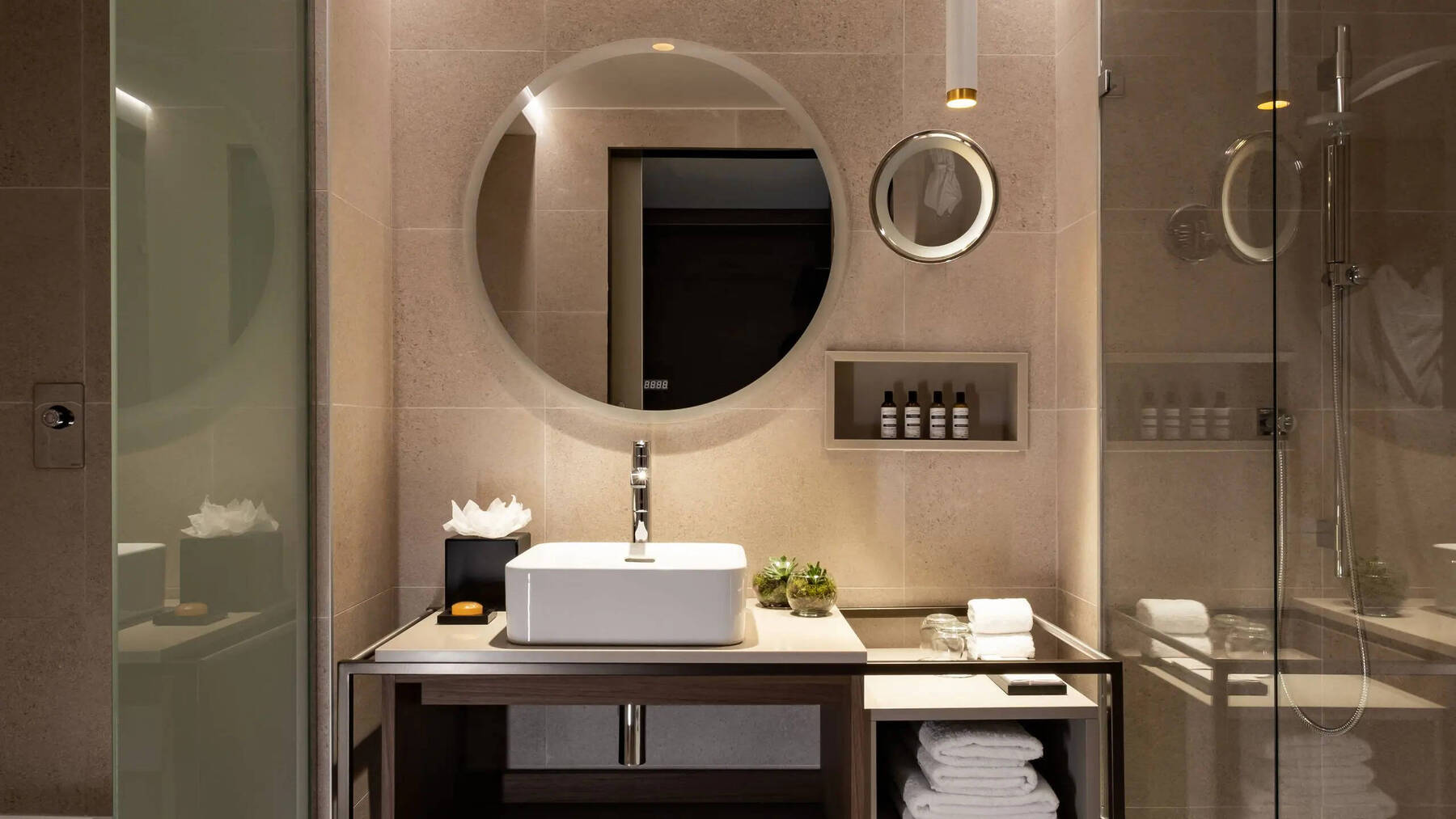 Two Twin Bed Deluxe Room with Seaview Balcony and Club Access