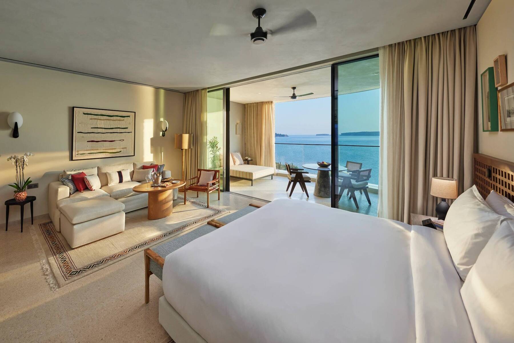 INTERCONNECTING BAY VIEW JUNIOR SUITE ADA