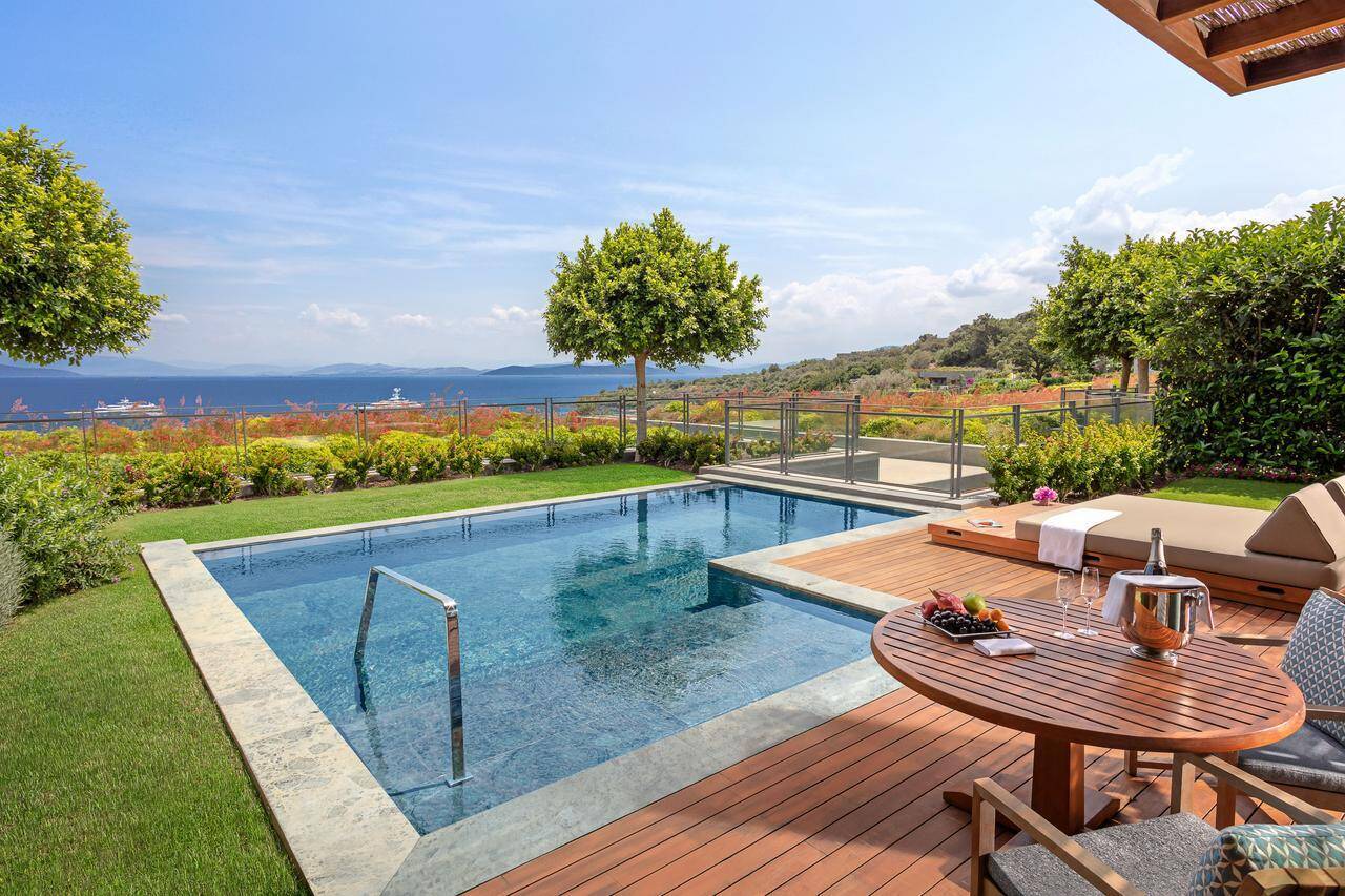 Mandarin Junior Suite with Private Pool