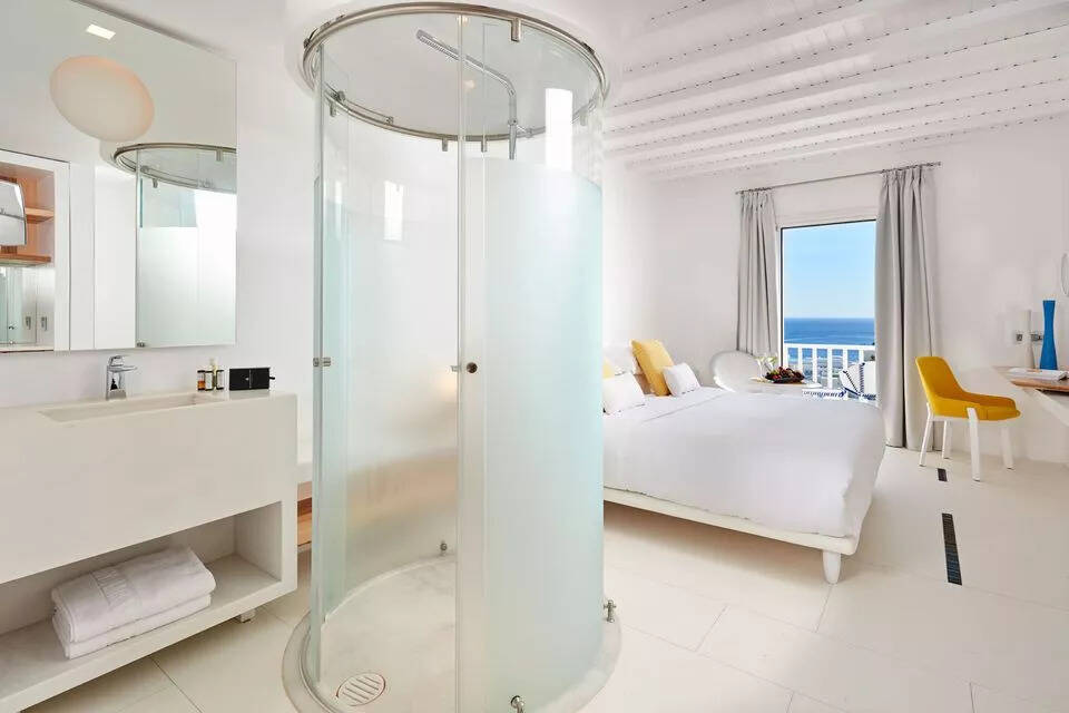 True White Suite With Outdoor Jacuzzi & Sea View 