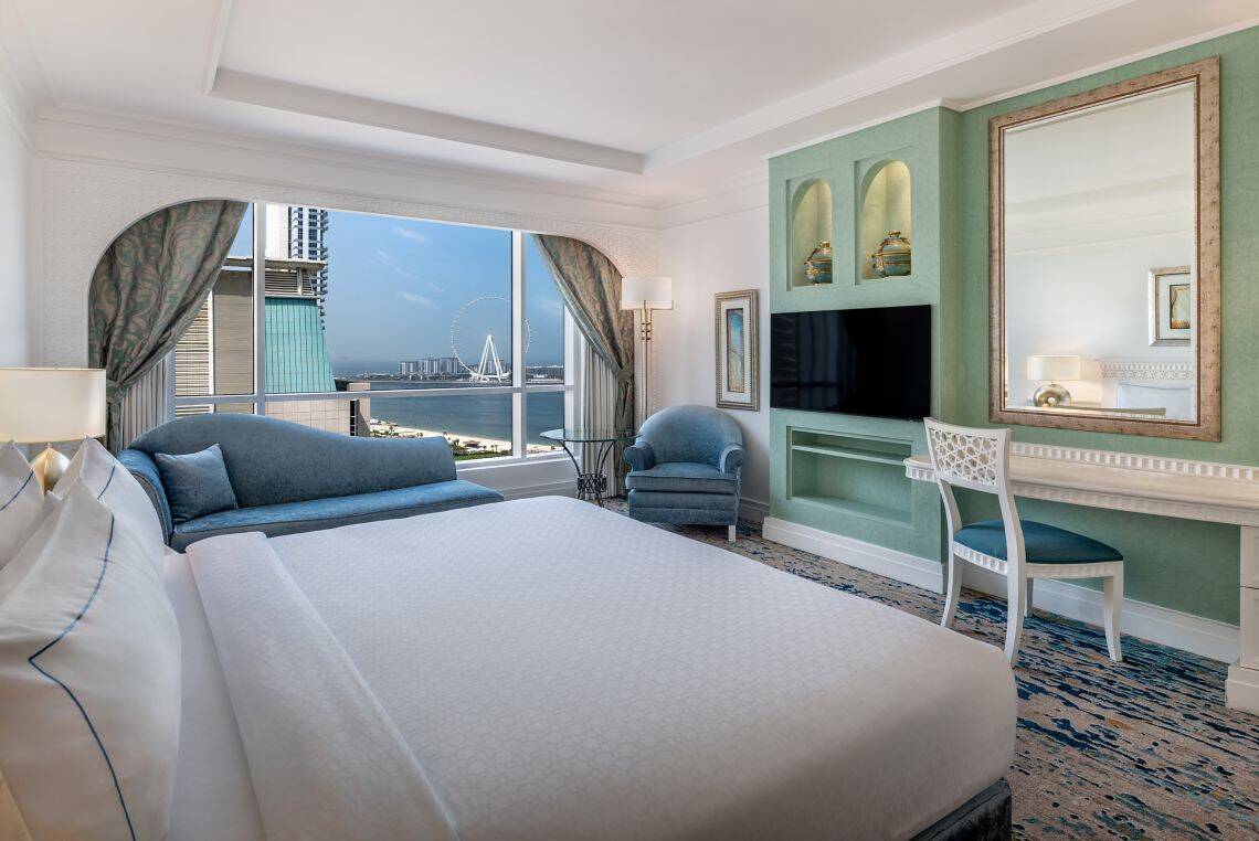 Club Partial Sea View, King Room, High Floor