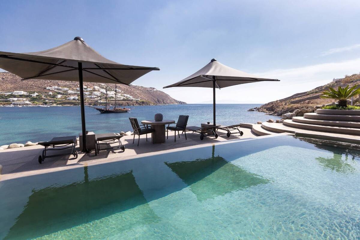 HIDEAWAY VILLA WITH INFINITY PRIVATE POOL
