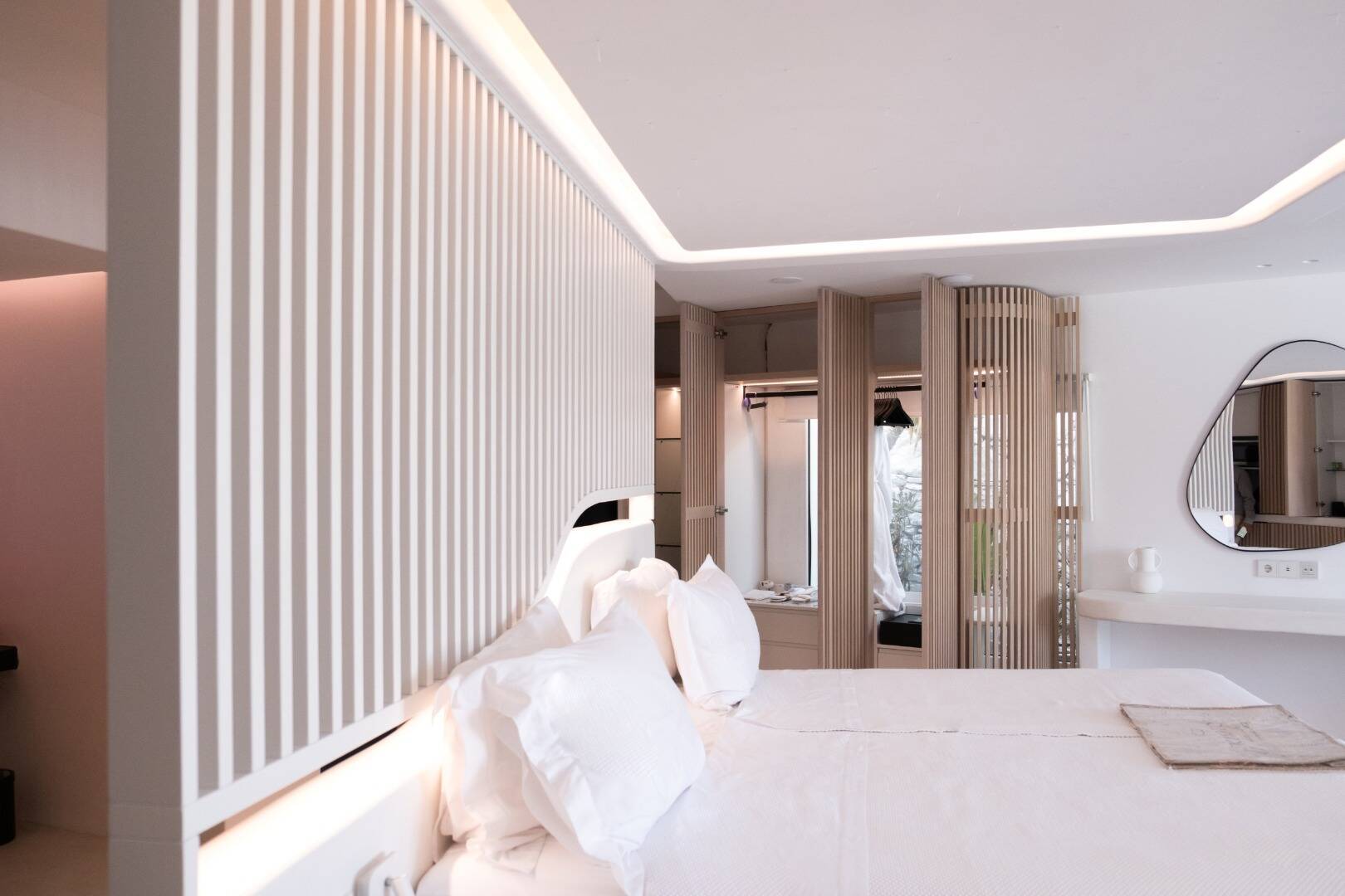 KIVOTOS HONEYMOON LUXURY SUITE WITH JETTED TUB