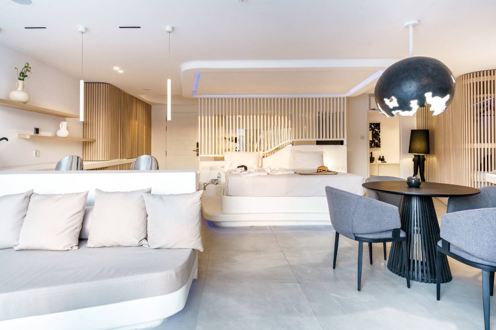 KIVOTOS HONEYMOON LUXURY SUITE WITH JETTED TUB