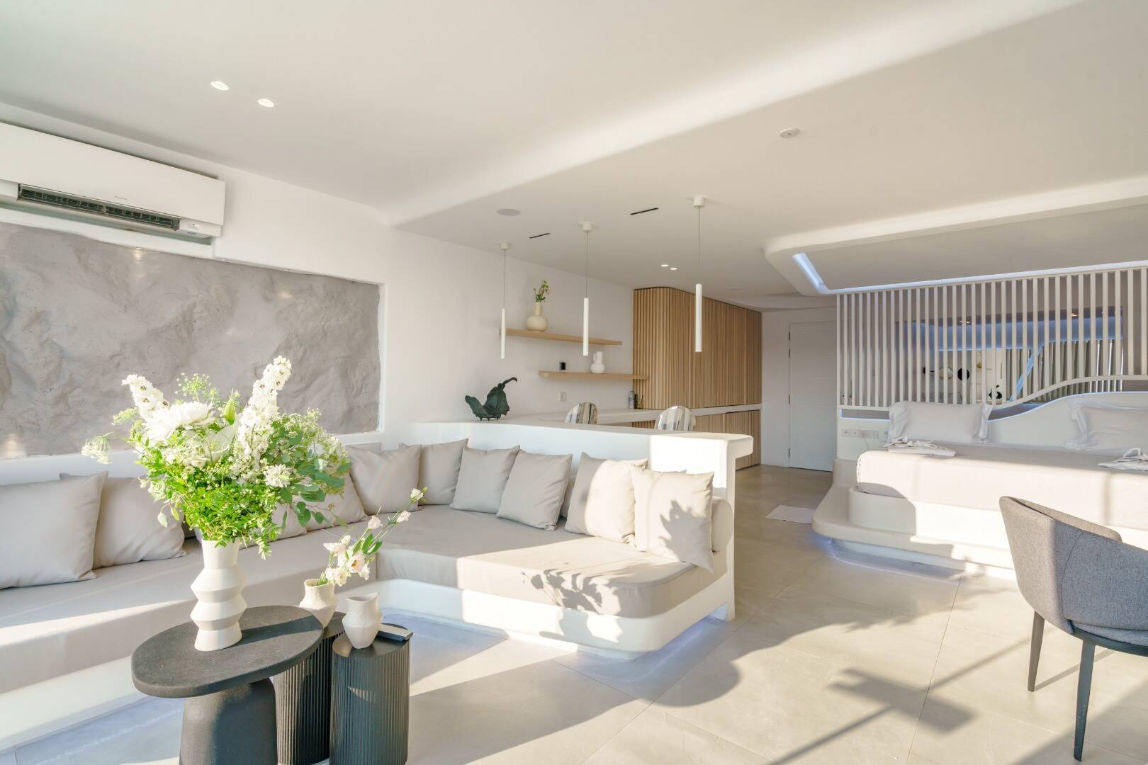 KIVOTOS HONEYMOON LUXURY SUITE WITH JETTED TUB