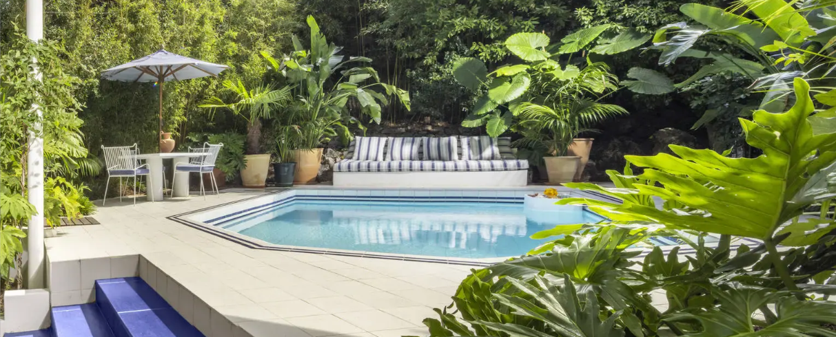 EXECUTIVE GARDEN SUITE WITH PRIVATE POOL