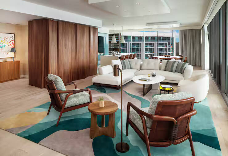 PRESIDENTIAL SUITE KING MOB/HEAR ACCESS RI SHWR