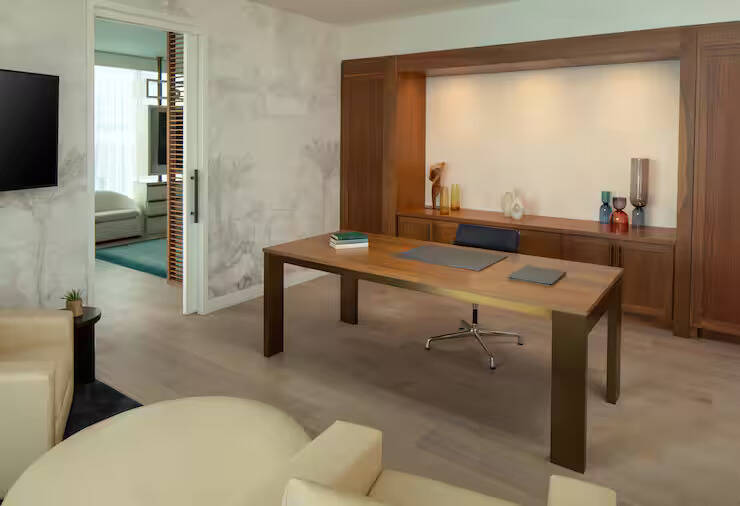 PRESIDENTIAL SUITE KING MOB/HEAR ACCESS RI SHWR