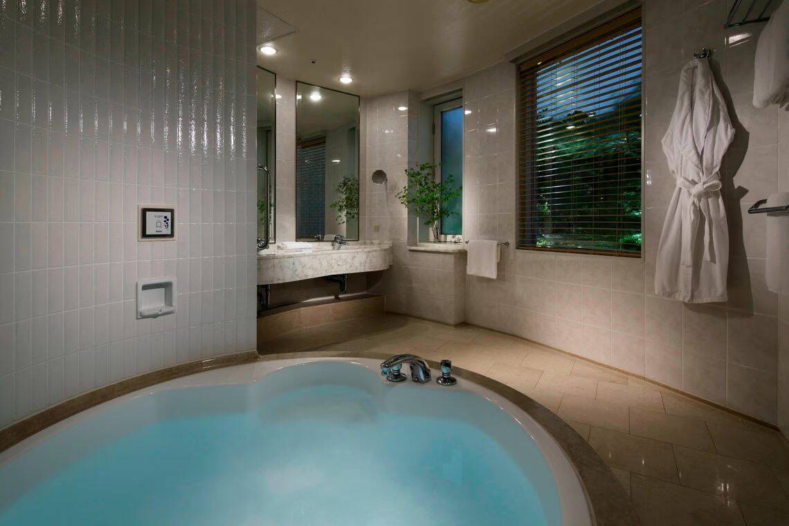 UPPER JUNIOR SUITE KING 