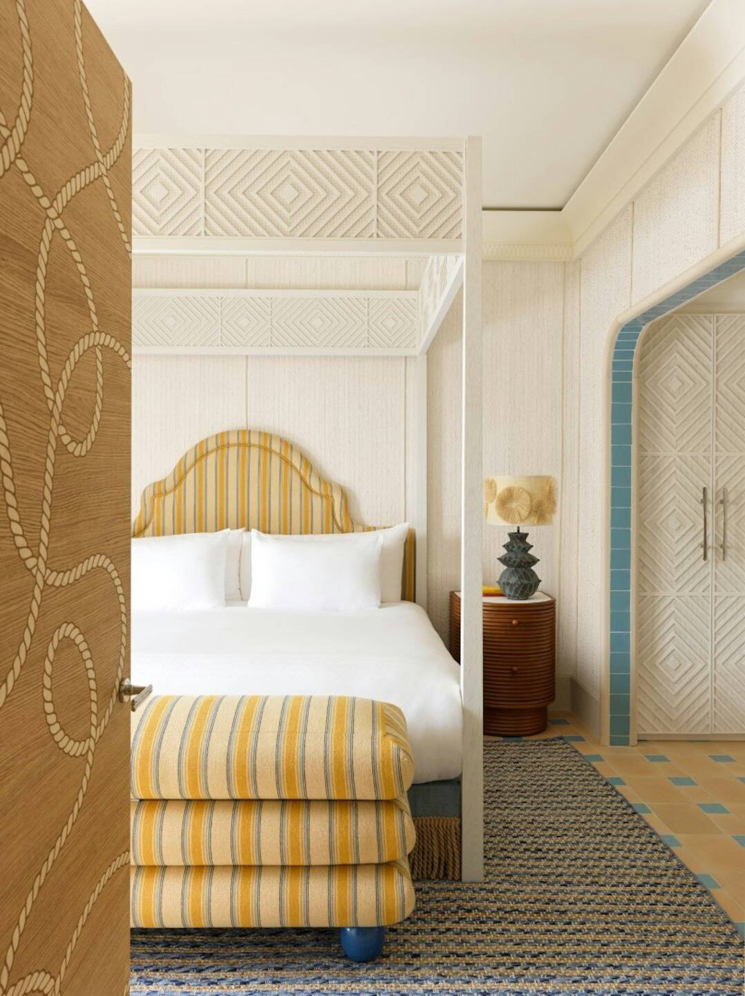 Deluxe Siignature Suite