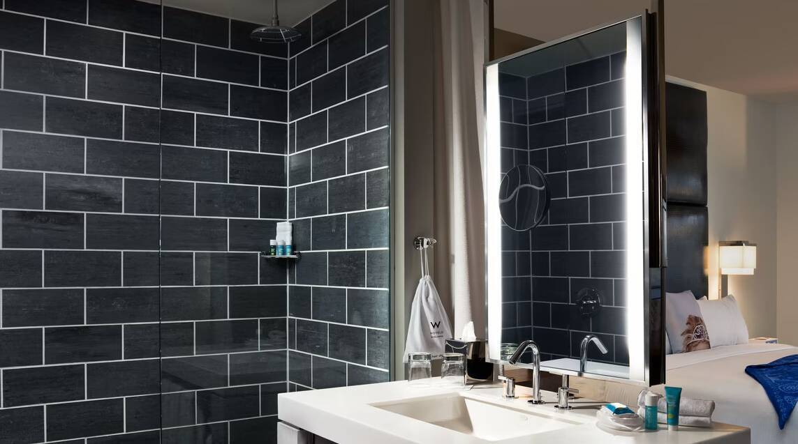 SUPERIOR KING CITY VIEW  TOP FLOOR