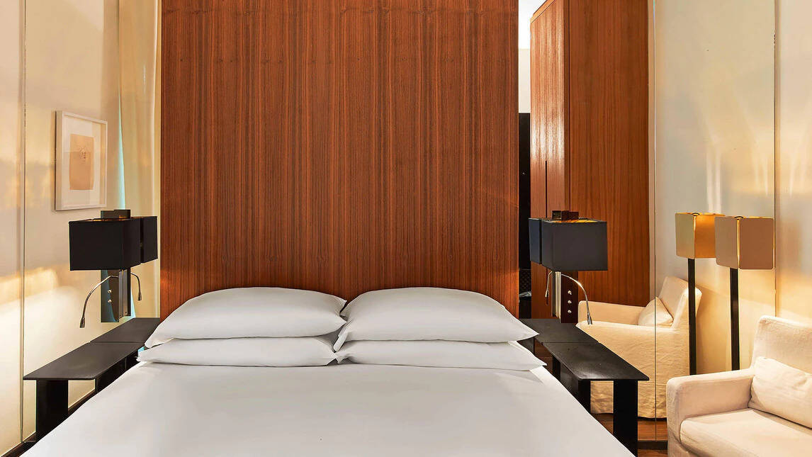 Prestige Partial Eiffel Tower View Queen 