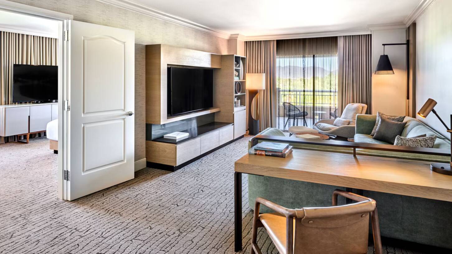 ONE BEDROOM CORNER SUITE