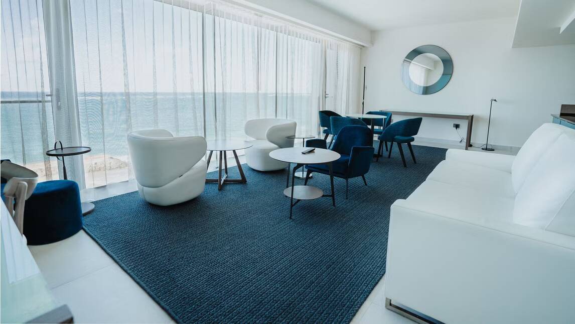 One Bedroom Executive Suite  King Sofa bed Ocean view Corner room Away from elevator